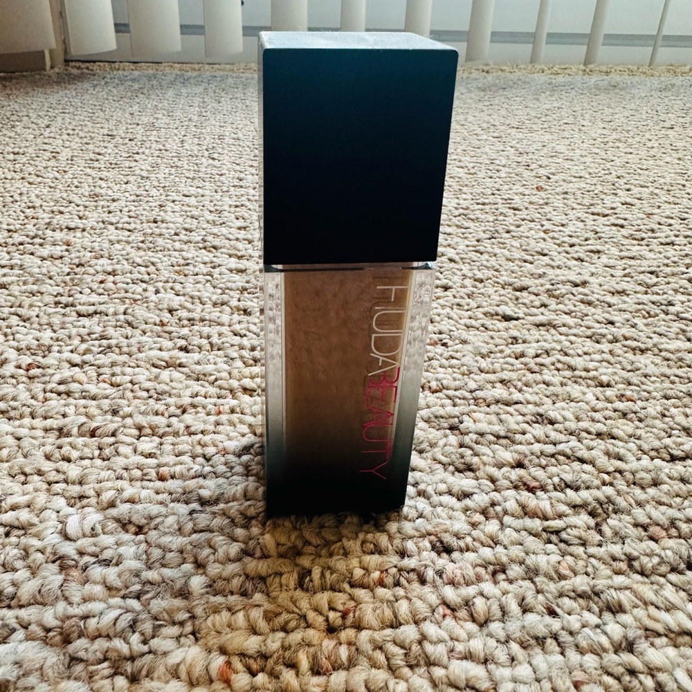 HUDA BEAUTY Skincare Bottle - Black and Clear